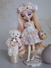 Load image into Gallery viewer, 132. Lily (Commission)