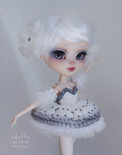 Load image into Gallery viewer, 134. Odette (Commission)