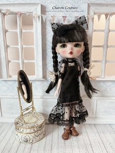 1.Black Puffed-sleeve Tulle Dress