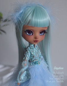 114.Daphne