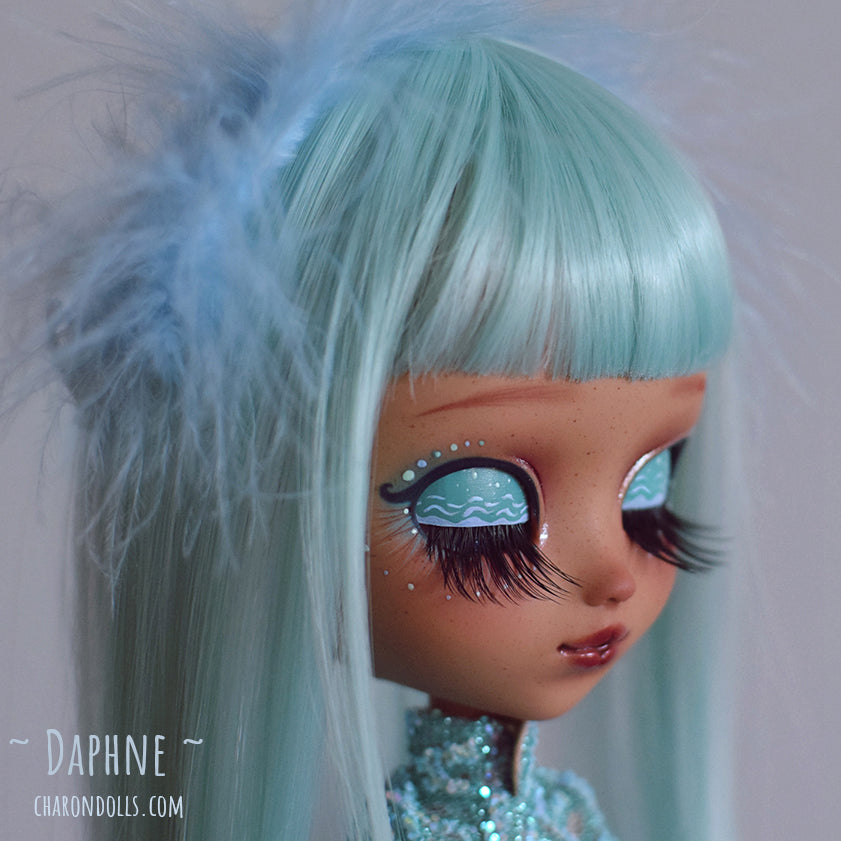 114.Daphne